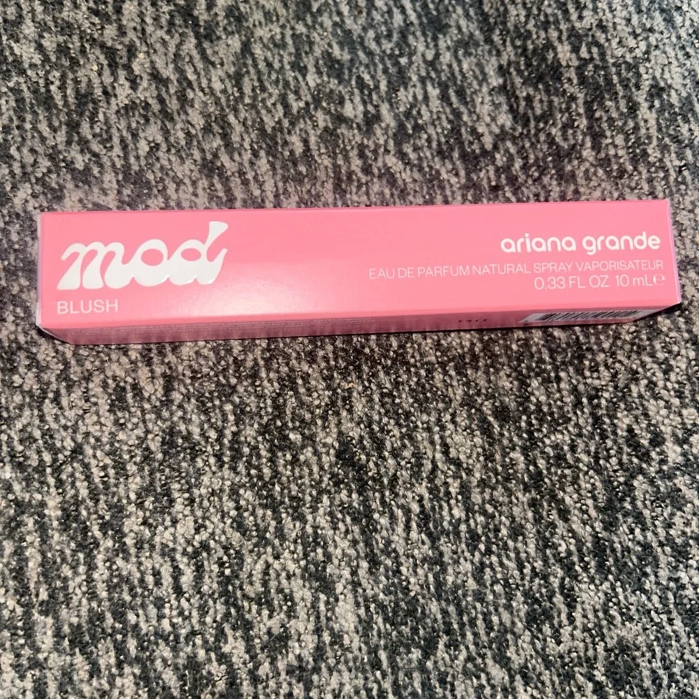 Ariana Grande MOD BLUSH EDP 0.33 Fl oz/10 mL TRAVEL Spray New In Box - Picture 1 of 4